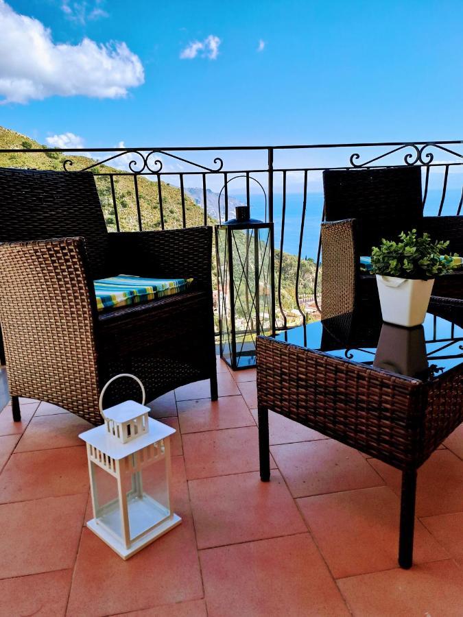 Tao Charming Apartment Taormina Exterior foto